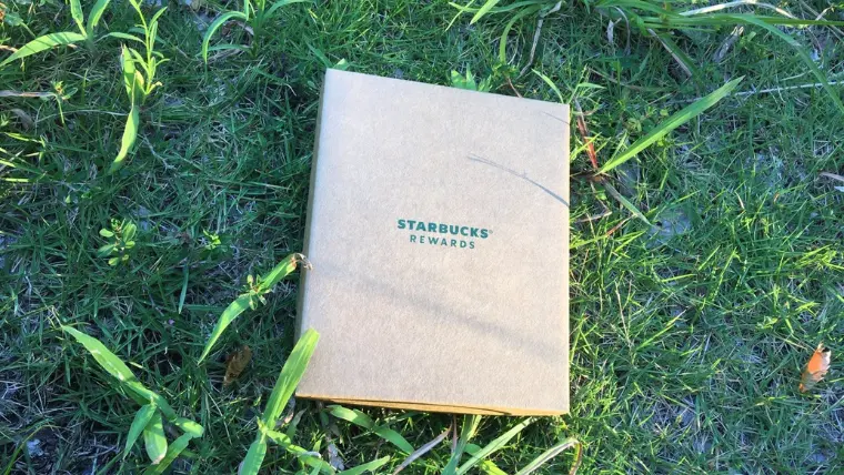 スタバのリワードが送られてきたときの箱